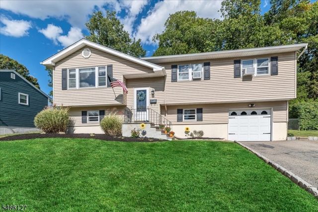 52 Crescent Rd, Wanaque Boro, NJ 07465