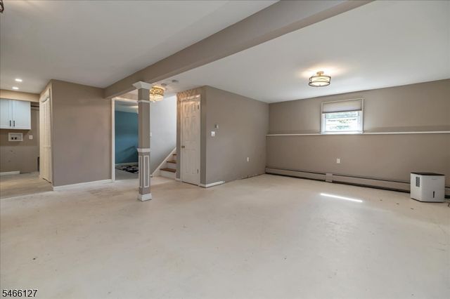 52 Crescent Rd, Wanaque Boro, NJ 07465