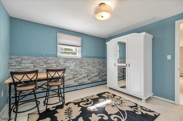 52 Crescent Rd, Wanaque Boro, NJ 07465
