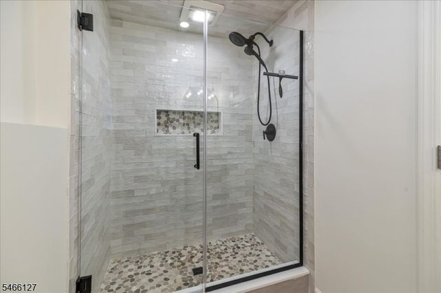 52 Crescent Rd, Wanaque Boro, NJ 07465