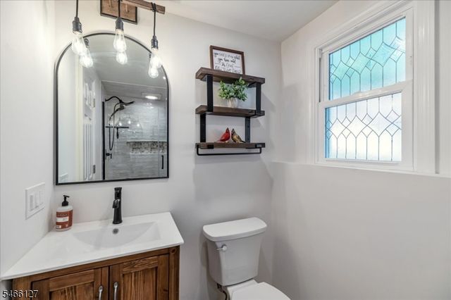 52 Crescent Rd, Wanaque Boro, NJ 07465