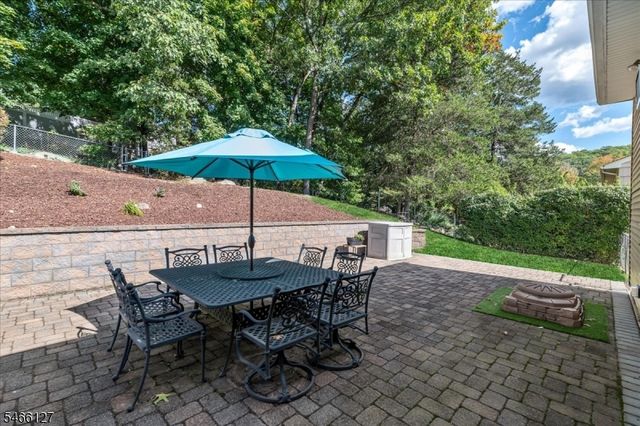 52 Crescent Rd, Wanaque Boro, NJ 07465