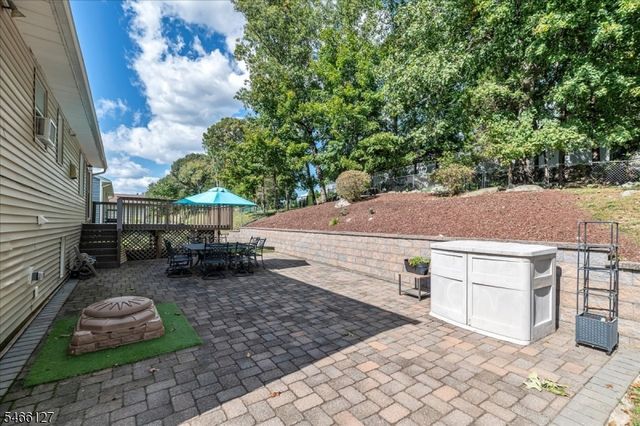 52 Crescent Rd, Wanaque Boro, NJ 07465