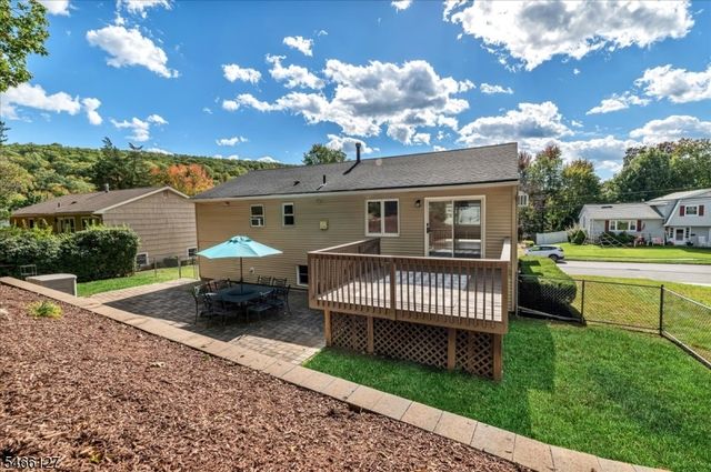 52 Crescent Rd, Wanaque Boro, NJ 07465