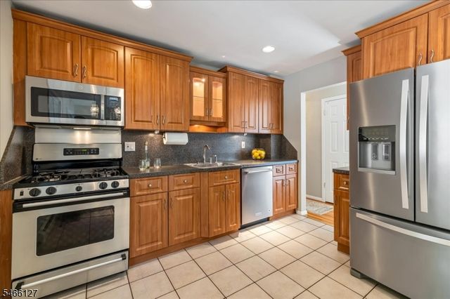 52 Crescent Rd, Wanaque Boro, NJ 07465
