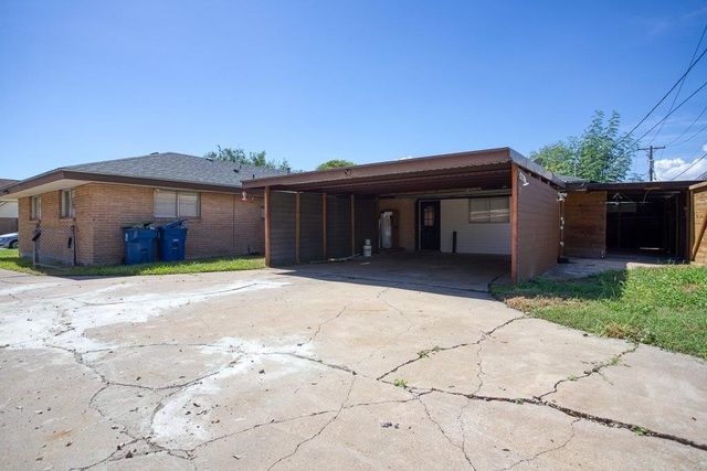 111 Chase Dr, Portland, TX 78374