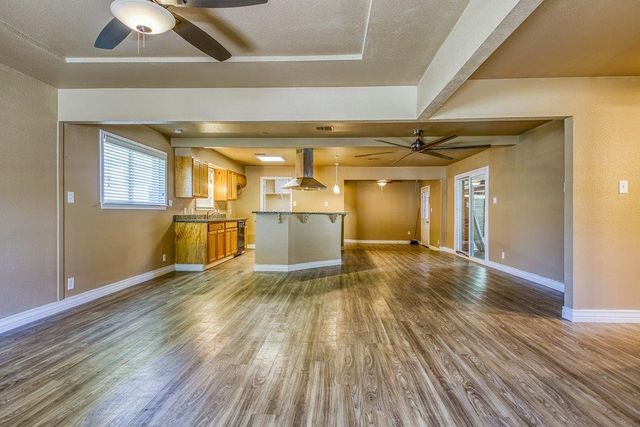 111 Chase Dr, Portland, TX 78374