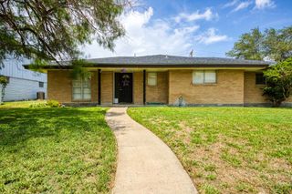 111 Chase Dr, Portland, TX 78374