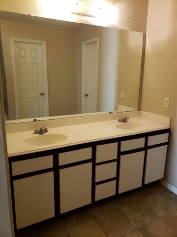 15810 Sheldon Ridge Way, Houston, TX 77044