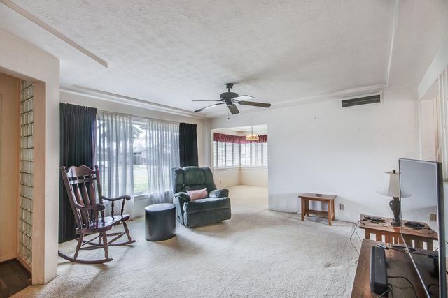 703 W Princeton Avenue, Fresno, CA 93705