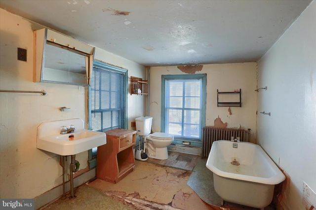 240 E MAIN ST, Middletown, PA 17057