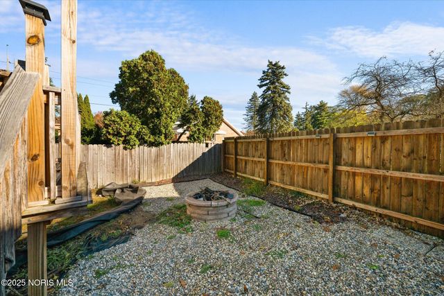 5709 Plantation Drive, Toledo, OH 43623