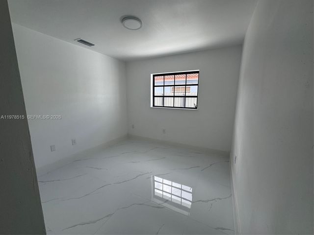 2682 W 70th Pl, Hialeah, FL 33016