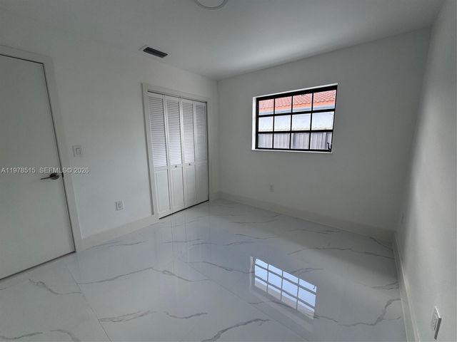 2682 W 70th Pl, Hialeah, FL 33016