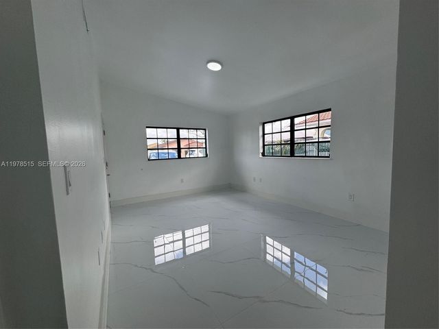 2682 W 70th Pl, Hialeah, FL 33016