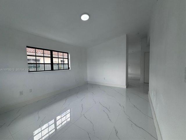 2682 W 70th Pl, Hialeah, FL 33016