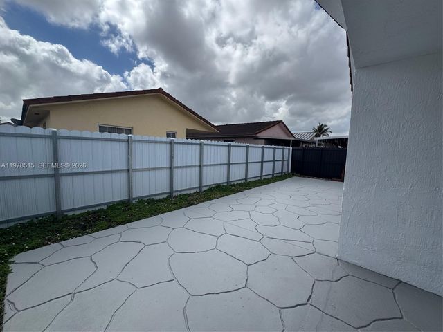 2682 W 70th Pl, Hialeah, FL 33016