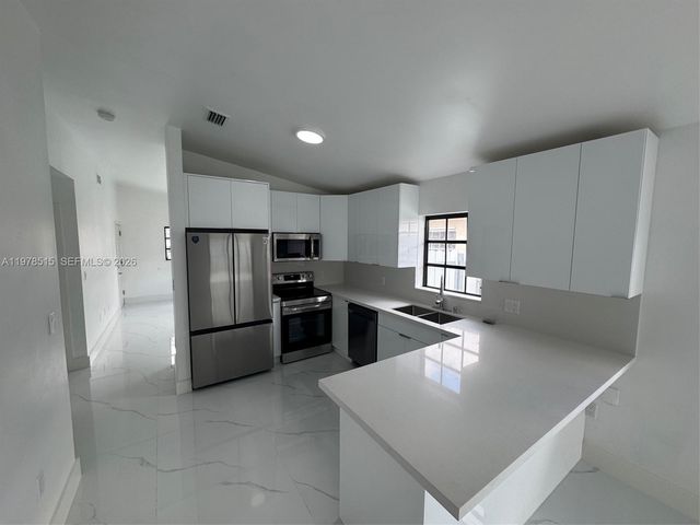 2682 W 70th Pl, Hialeah, FL 33016