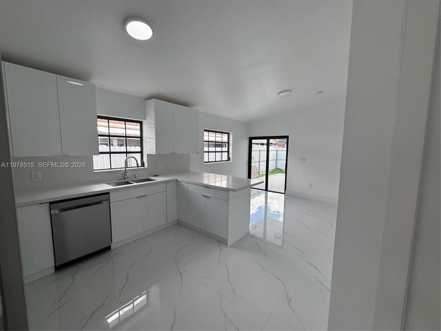 2682 W 70th Pl, Hialeah, FL 33016