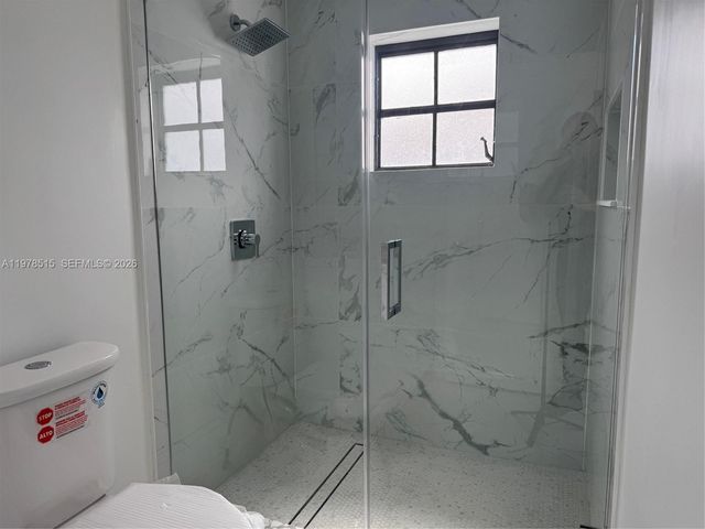 2682 W 70th Pl, Hialeah, FL 33016