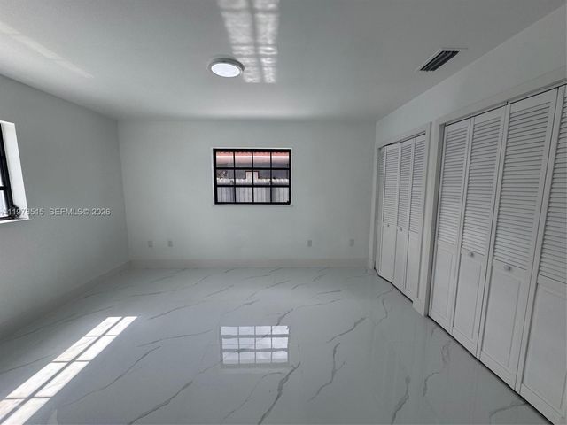 2682 W 70th Pl, Hialeah, FL 33016