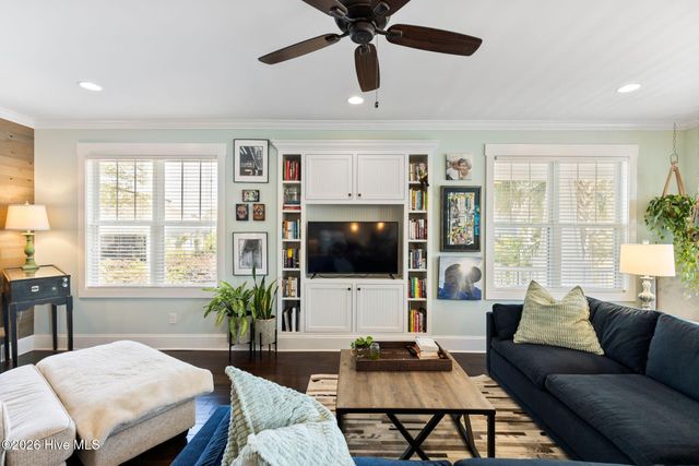 1236 N Caswell Avenue, Southport, NC 28461