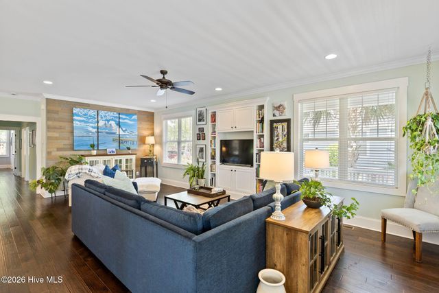 1236 N Caswell Avenue, Southport, NC 28461