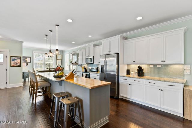 1236 N Caswell Avenue, Southport, NC 28461