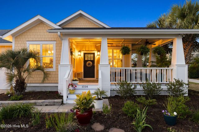 1236 N Caswell Avenue, Southport, NC 28461