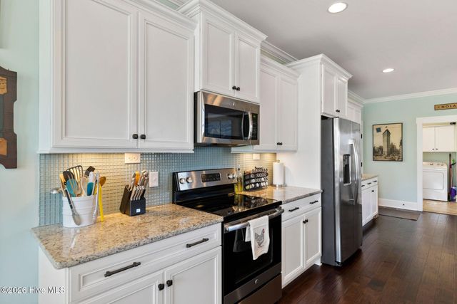1236 N Caswell Avenue, Southport, NC 28461