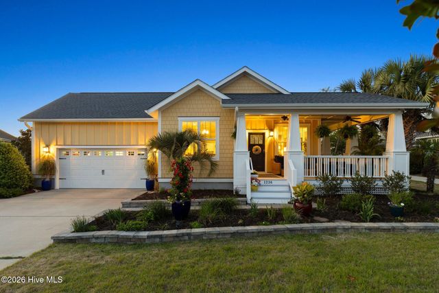 1236 N Caswell Avenue, Southport, NC 28461