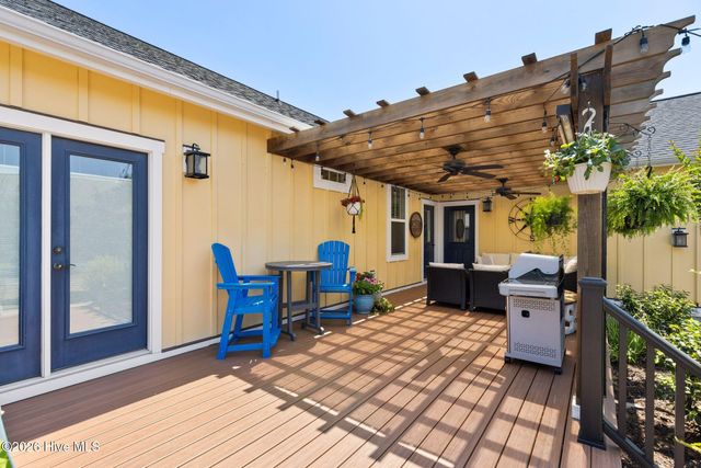 1236 N Caswell Avenue, Southport, NC 28461