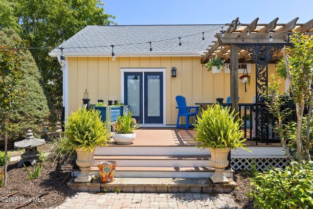 1236 N Caswell Avenue, Southport, NC 28461