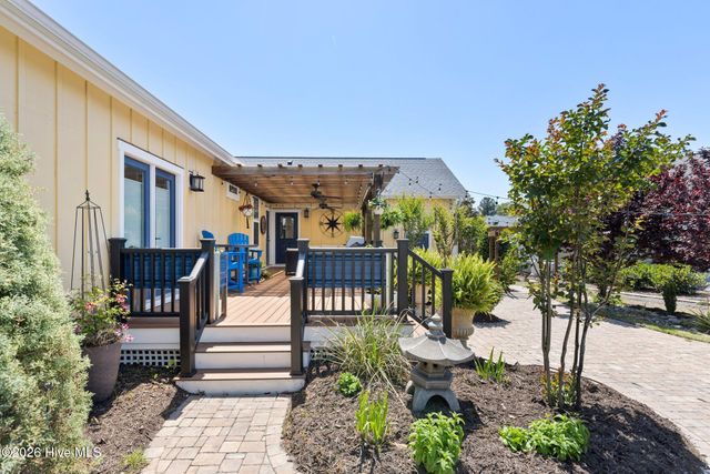 1236 N Caswell Avenue, Southport, NC 28461