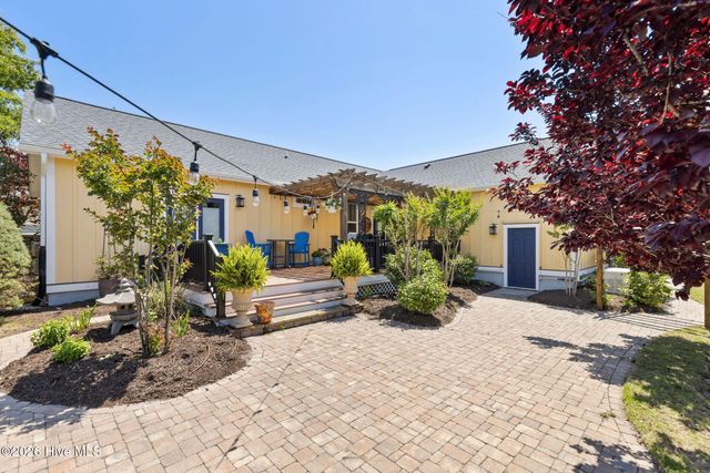 1236 N Caswell Avenue, Southport, NC 28461