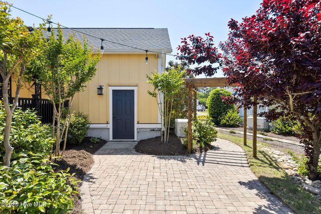 1236 N Caswell Avenue, Southport, NC 28461