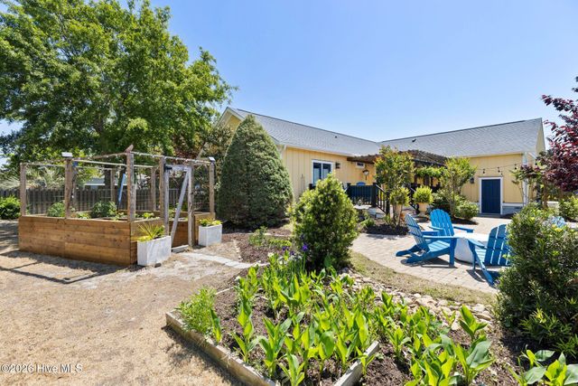 1236 N Caswell Avenue, Southport, NC 28461