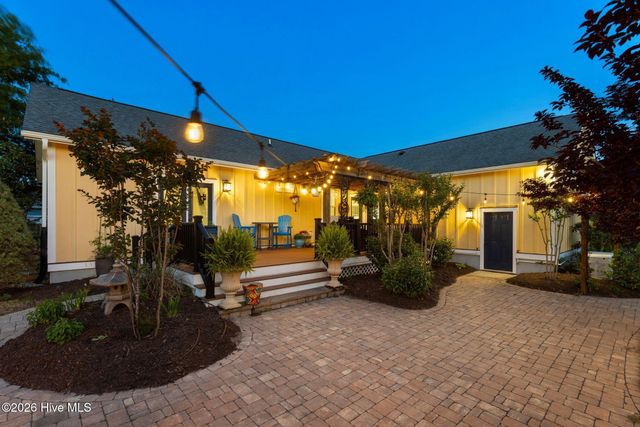 1236 N Caswell Avenue, Southport, NC 28461