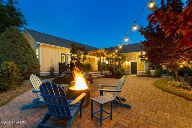 1236 N Caswell Avenue, Southport, NC 28461
