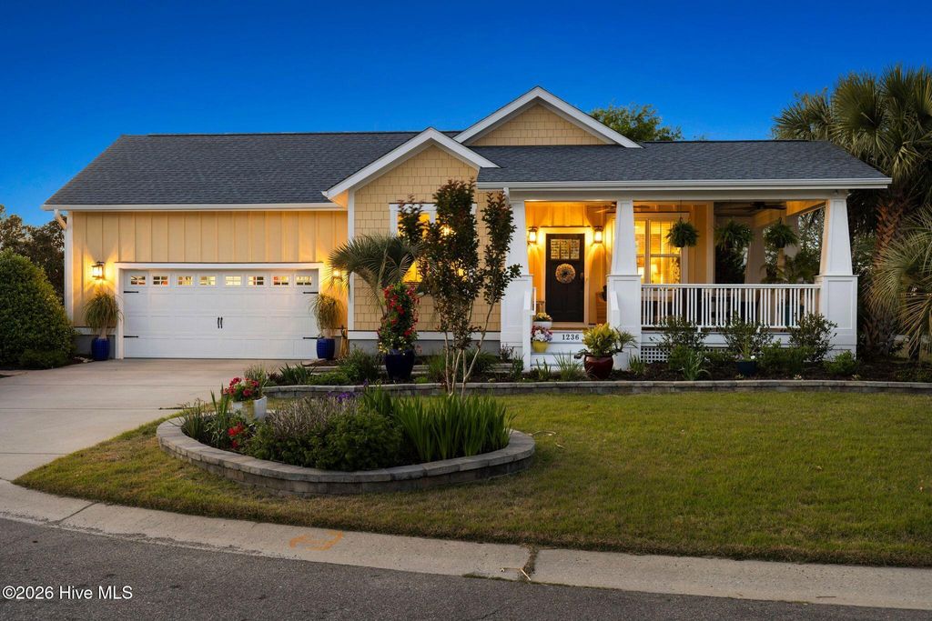 1236 N Caswell Avenue, Southport, NC 28461