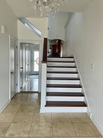 5727 S Meade Avenue, Chicago, IL 60638