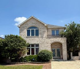 5727 S Meade Avenue, Chicago, IL 60638