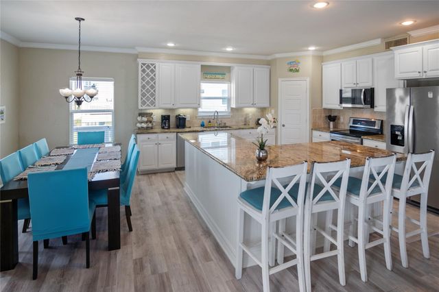 892 Melody Lane, Crystal Beach, TX 77650