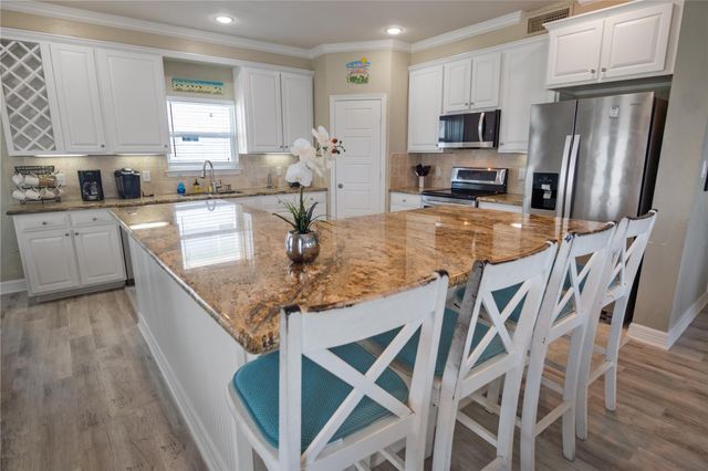 892 Melody Lane, Crystal Beach, TX 77650