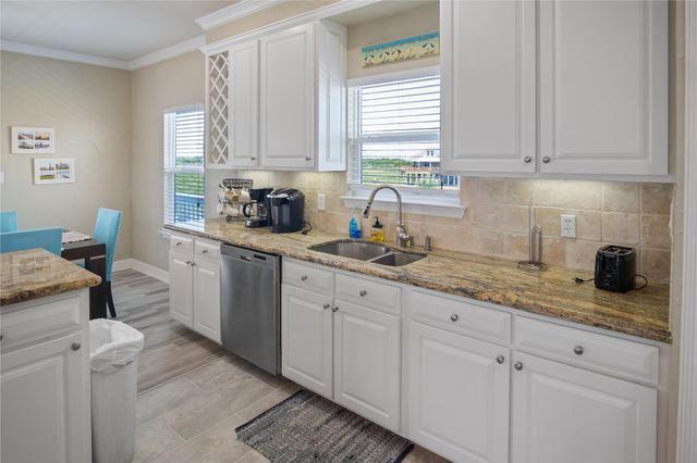 892 Melody Lane, Crystal Beach, TX 77650