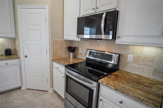 892 Melody Lane, Crystal Beach, TX 77650