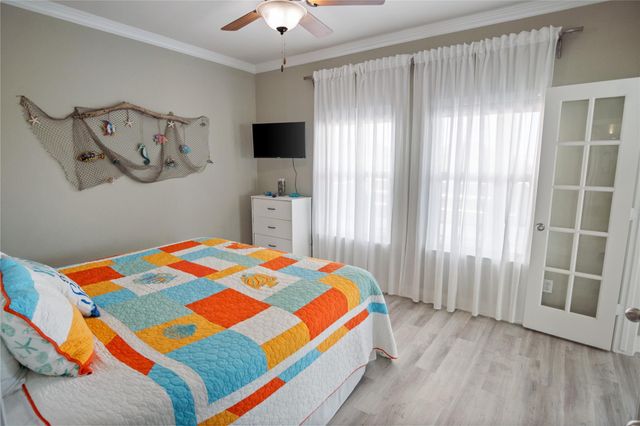 892 Melody Lane, Crystal Beach, TX 77650
