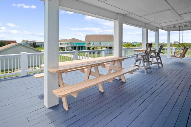 892 Melody Lane, Crystal Beach, TX 77650
