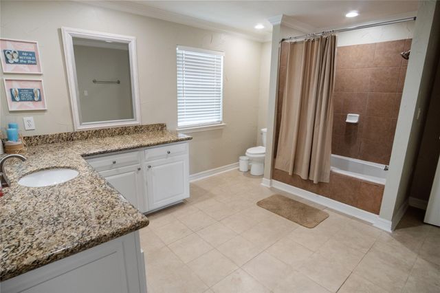 892 Melody Lane, Crystal Beach, TX 77650