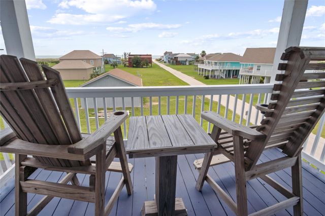 892 Melody Lane, Crystal Beach, TX 77650